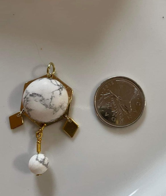 Pendentif cabochon howlite blanche