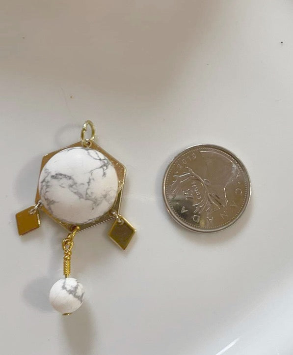 Pendentif cabochon howlite blanche