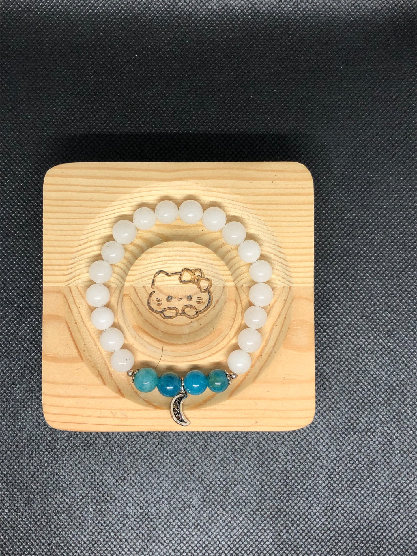 Bracelet Quartz blanc , Apatite avec une breloque lune en argent 9.25