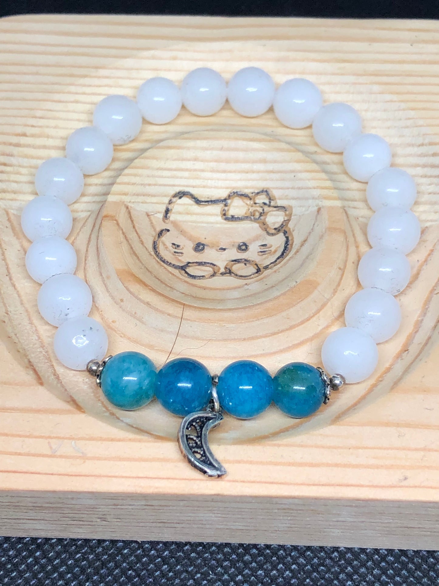 Bracelet Quartz blanc , Apatite avec une breloque lune en argent 9.25