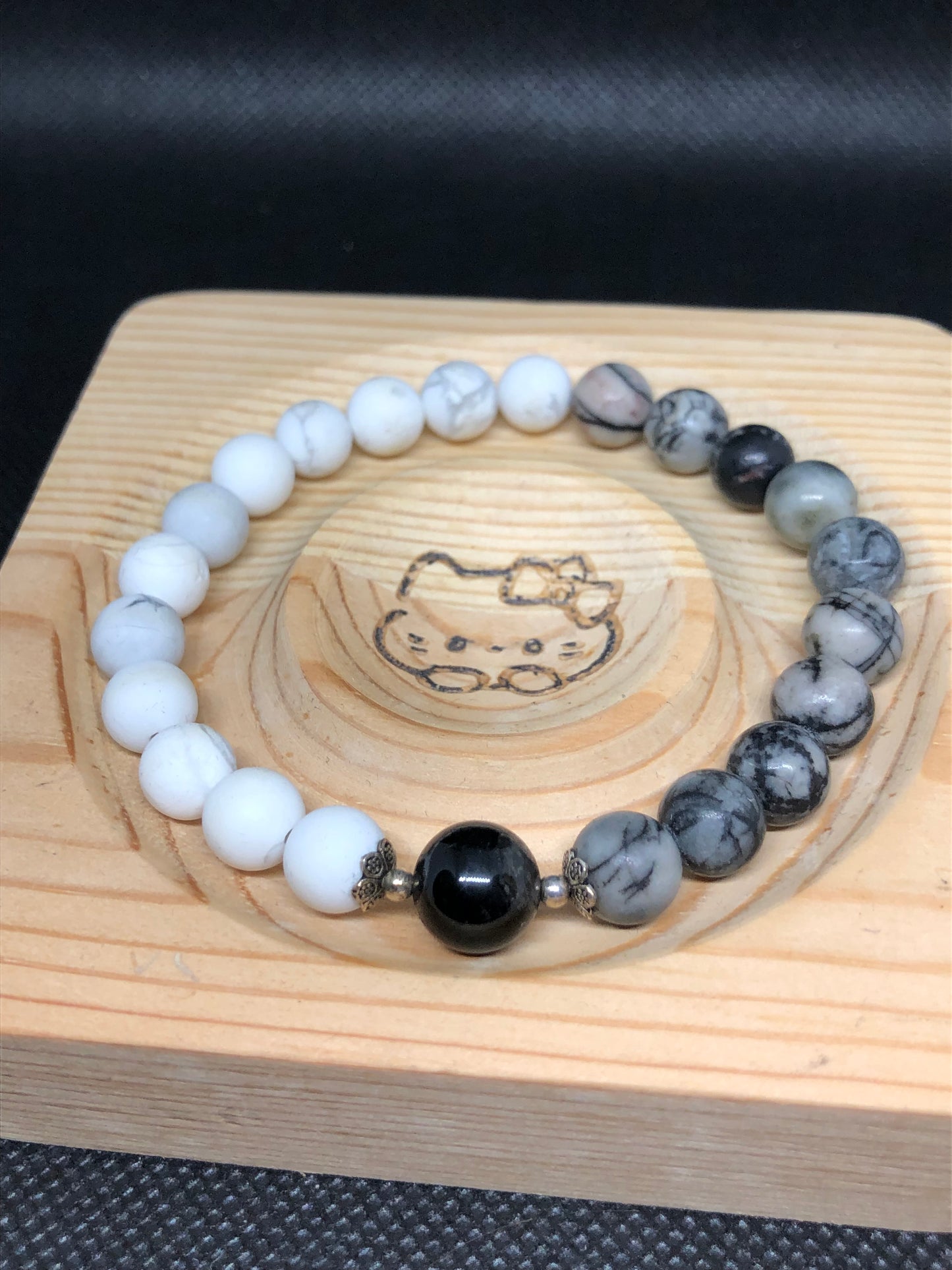 Bracelet Jaspe Picasso et Howlite serti d'une Tourmaline